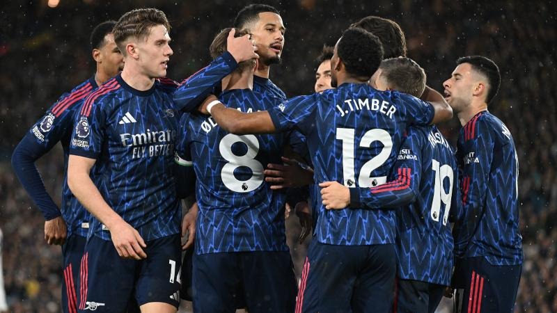 勇士上演内讧！库明加一把甩开巴特勒，科尔劝架也被直接推开